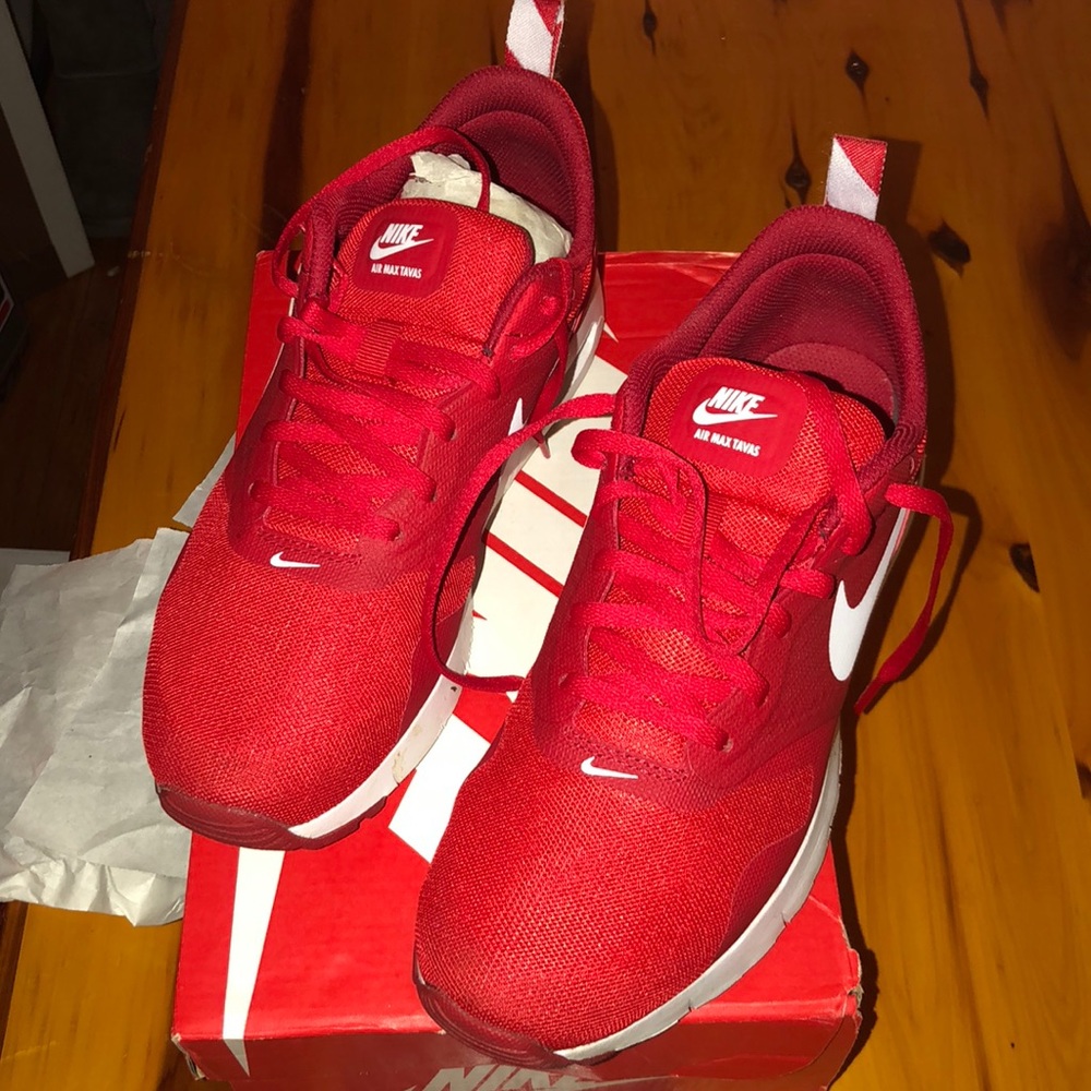Red and White Nike Tavas